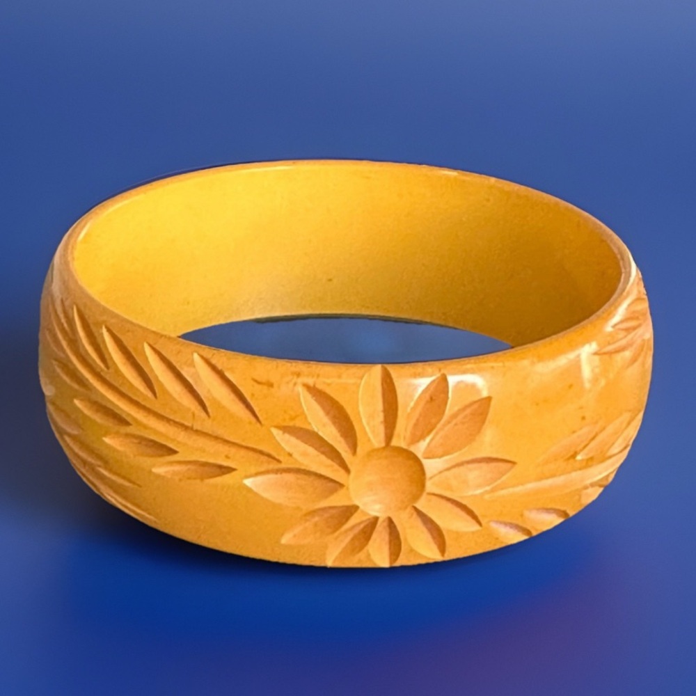 BAKELITE Butterscotch Yellow Orange Floral Carved Bangle Bracelet Vintage